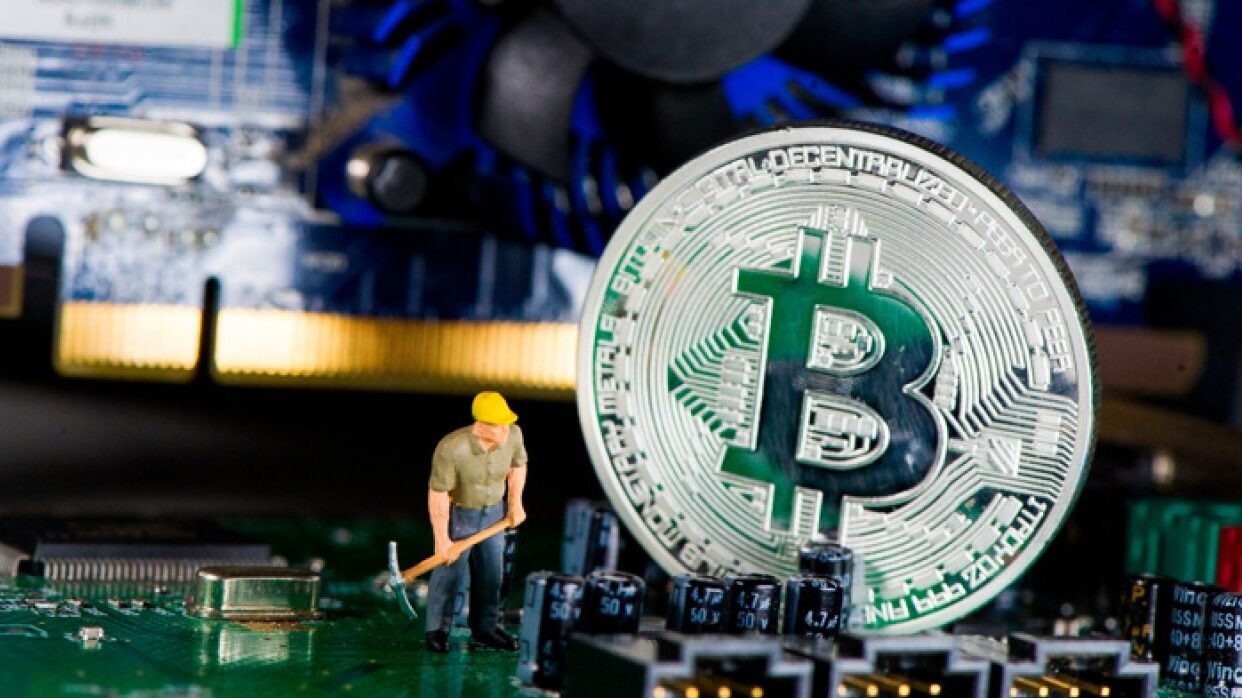 Top Bitcoin Mining Hardware for 2025